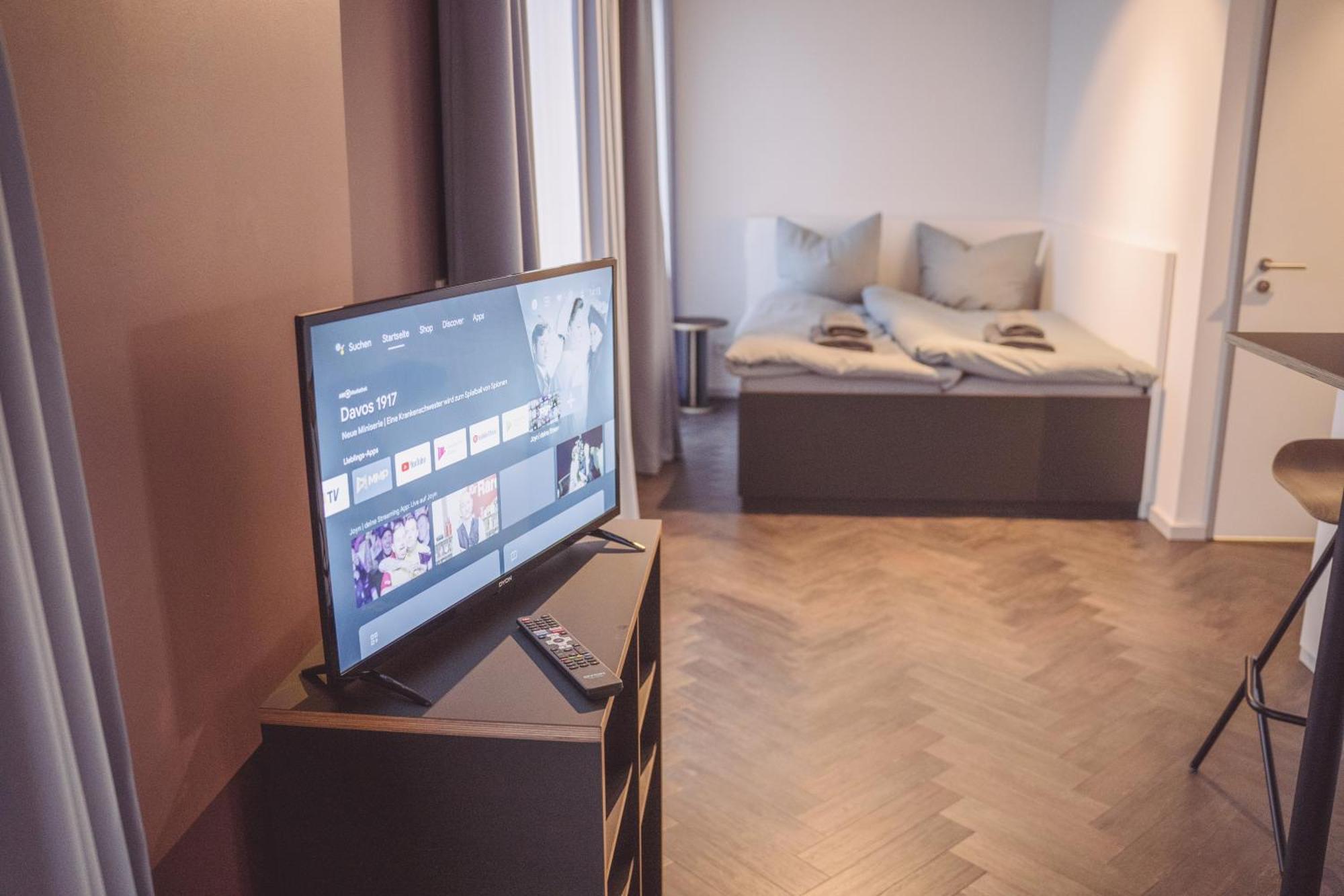 Deluxe Studio