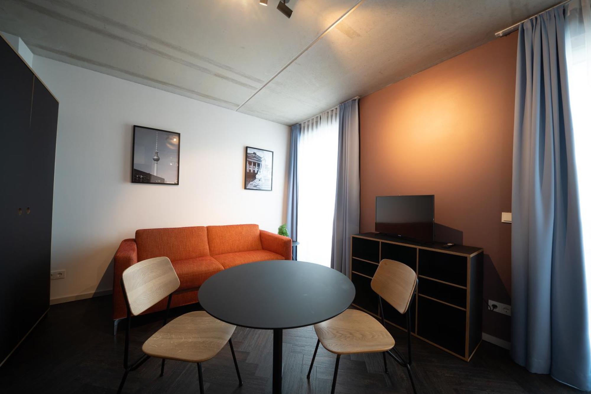 Deluxe Studio