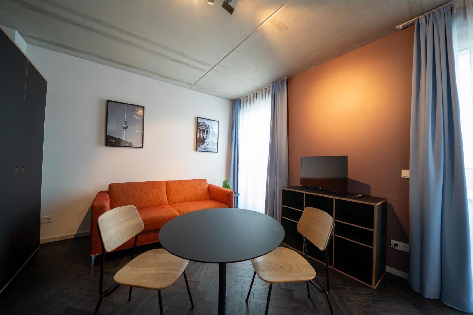 Deluxe Studio