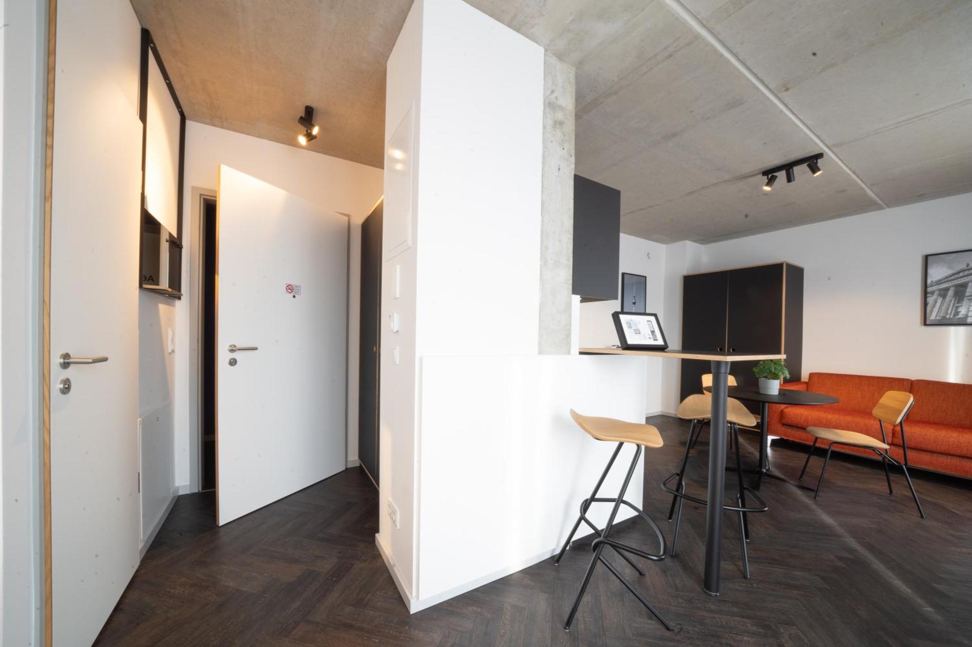 Deluxe Studio