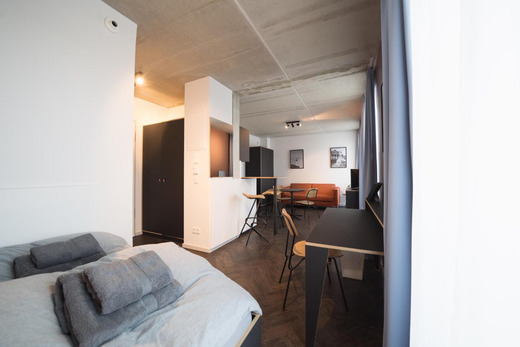 Deluxe Studio