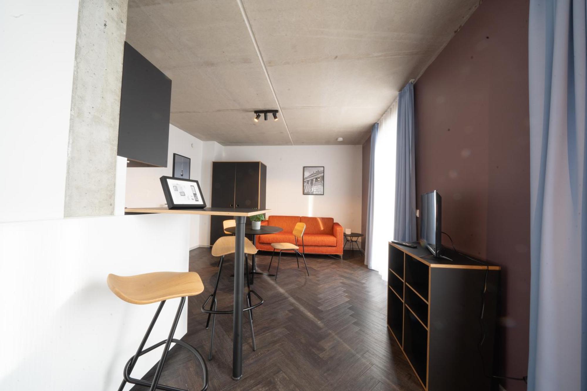 Deluxe Studio